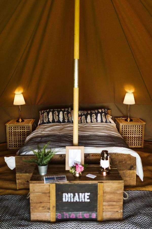 Gaggle Of Geese Pub - Shepherd Huts & Bell Tents Дорчестър Екстериор снимка